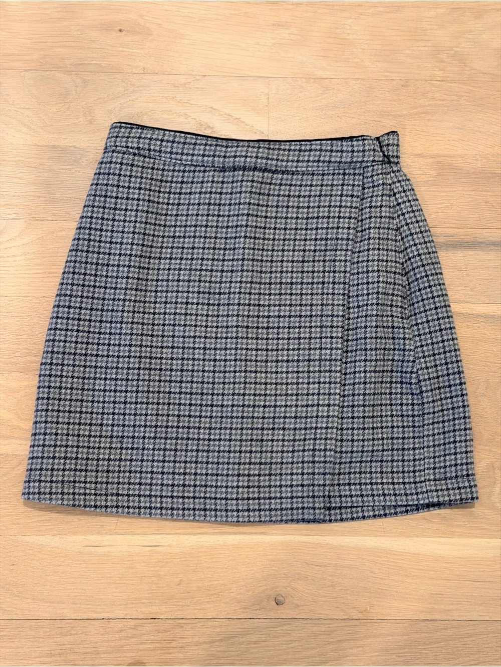 Abercrombie & Fitch Houndstooth Mini Skirt - Grey Black Faux Wrap, size XS